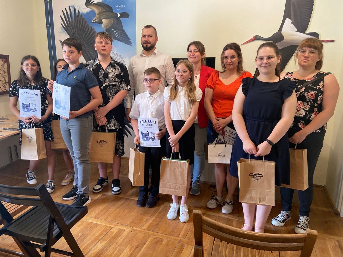 Chełm. Dali drugie życie zużytym ubraniom. Teraz zostali nagrodzeni [ZDJĘCIA]