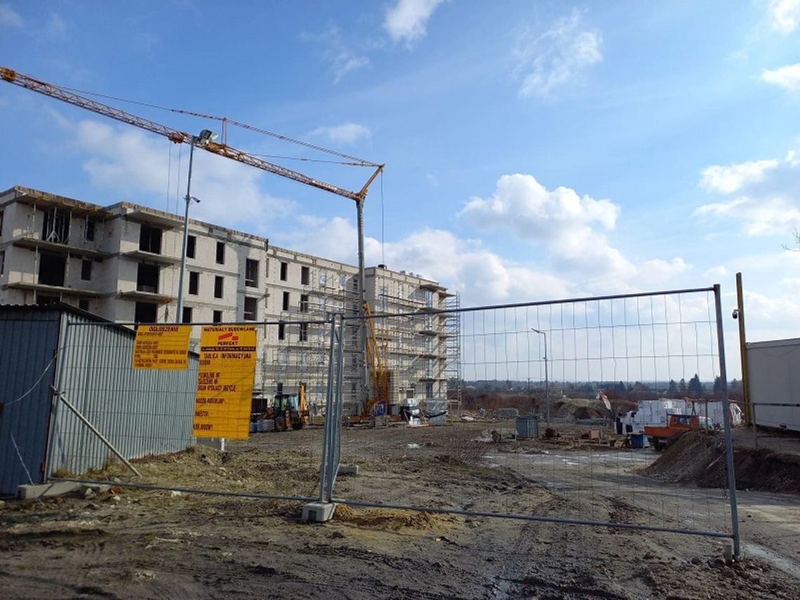 Chełm: Dziewiąty blok TBS-u rośnie w oczach. Wolnych mieszkań już niestety nie ma... Chełm: Dziewiąty blok TBS-u rośnie w oczach. Wolnych mieszkań już niestety nie ma...