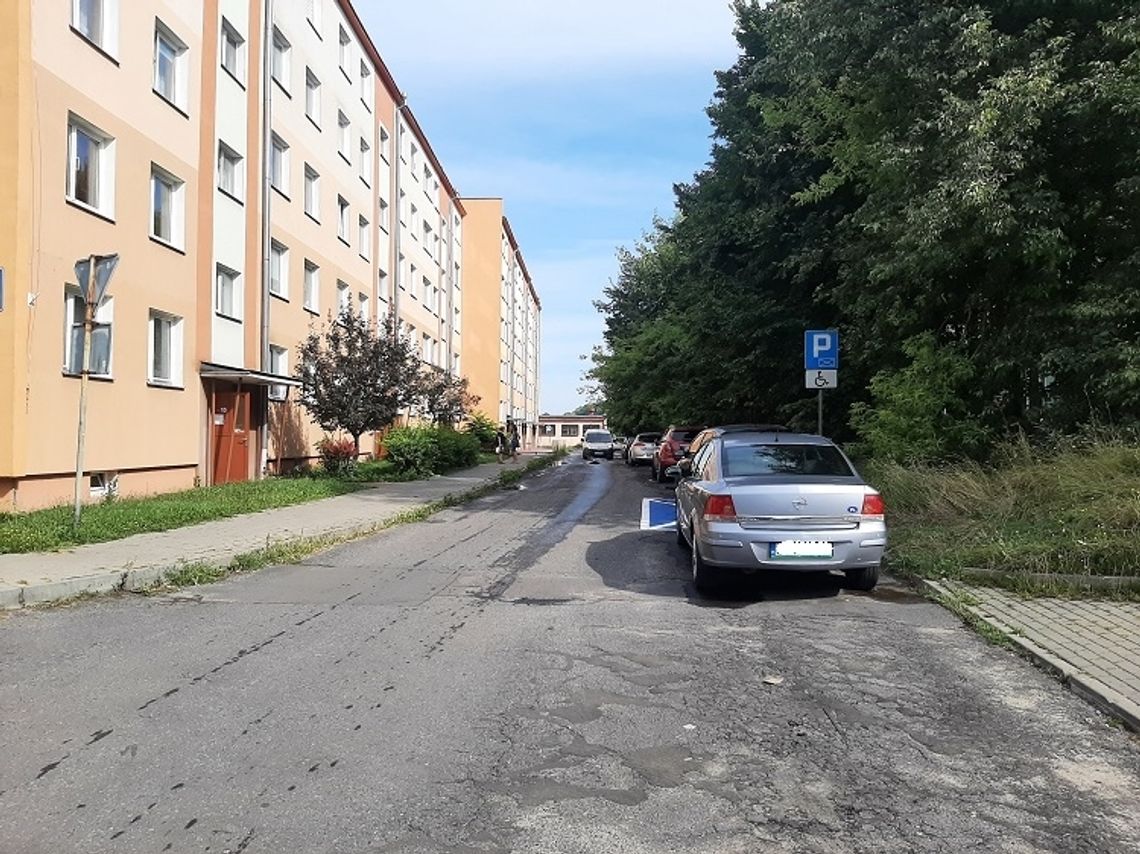 Chełm: Dziurawy parking przy Połanieckiej