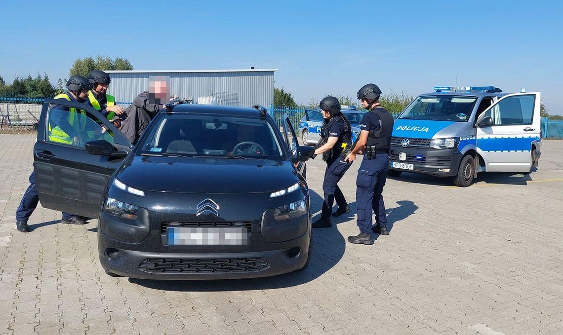 Chełm. Fikcyjny napad na bank i ucieczka uzbrojonych sprawców [ZDJĘCIA]