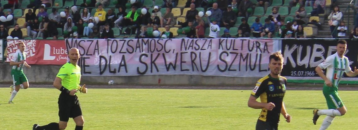 Chełm. Kontrowersyjny baner na meczu Chełmianki: "Nasza tożsamość, nasza kultura. Nie dla skweru Szmula"