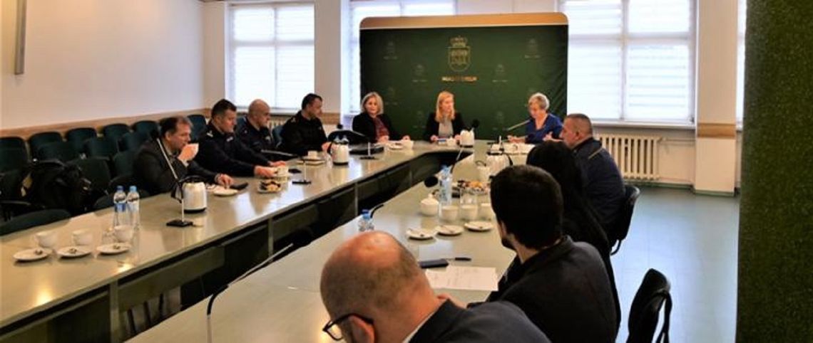 Chełm: Na komisji bezpieczeństwa o pomocy uchodźcom z Ukrainy. Nadal potrzebna! Chełm: Na komisji bezpieczeństwa o pomocy uchodźcom z Ukrainy. Nadal potrzebna!