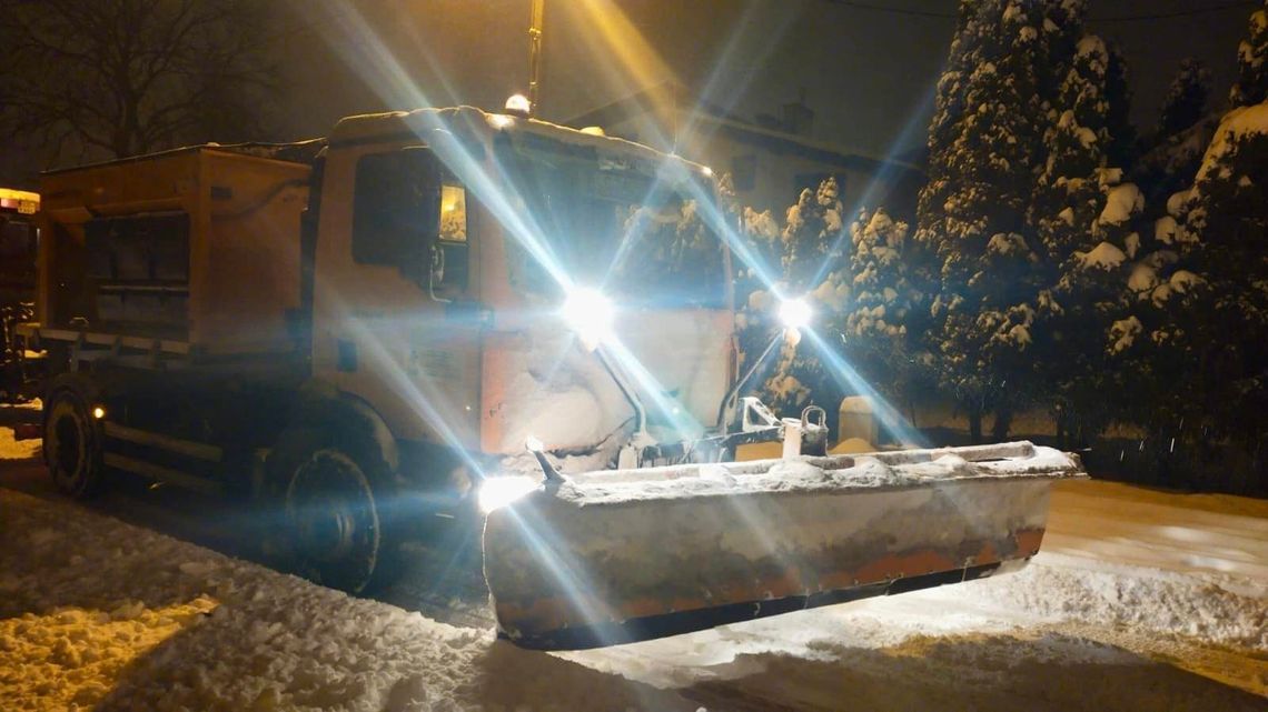 Chełm. Zimowy armagedon! Mieszkańcy odkopali pługopiaskarkę!