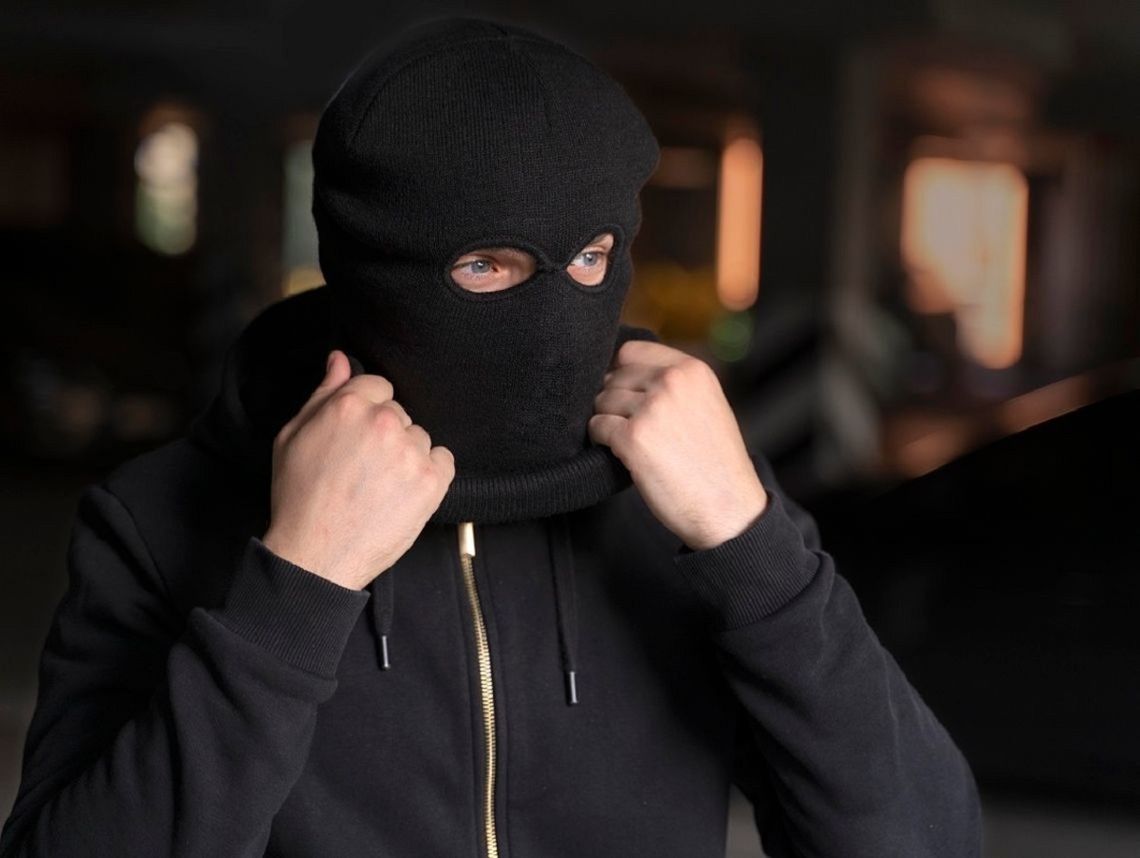 Chełm. Napad z nożem na pracowników stacji paliw. Jeden z podejrzanych w areszcie Mężczyzna w kominiarce