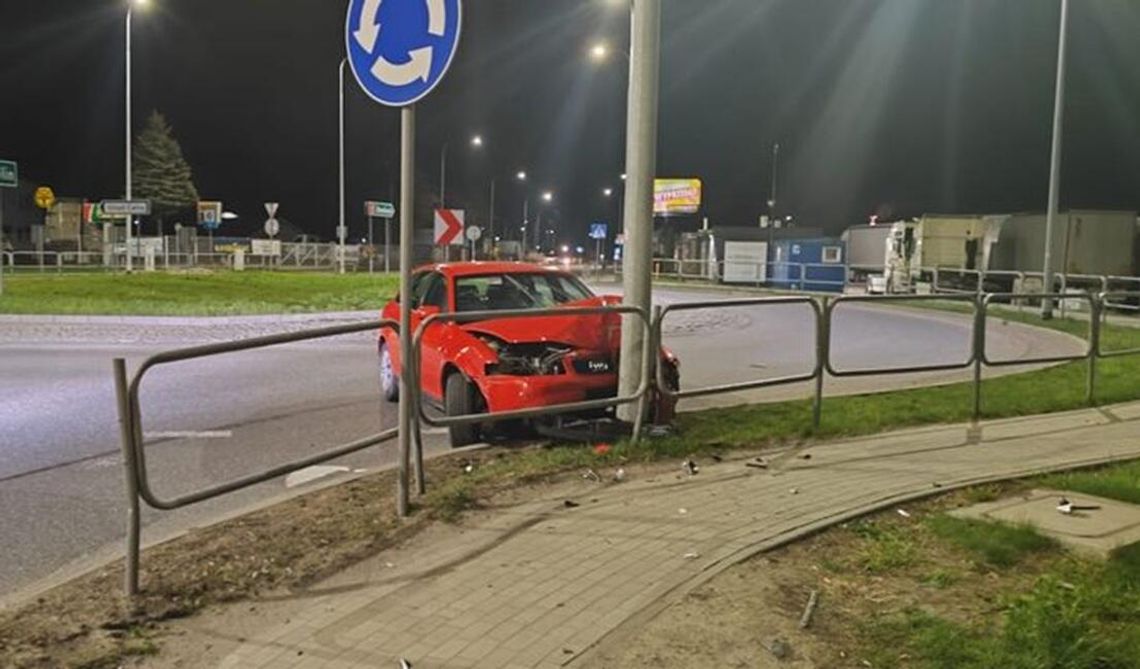 Chełm. Pod prąd i w latarnię. Pijany kierowca w rękach policjantów po służbie