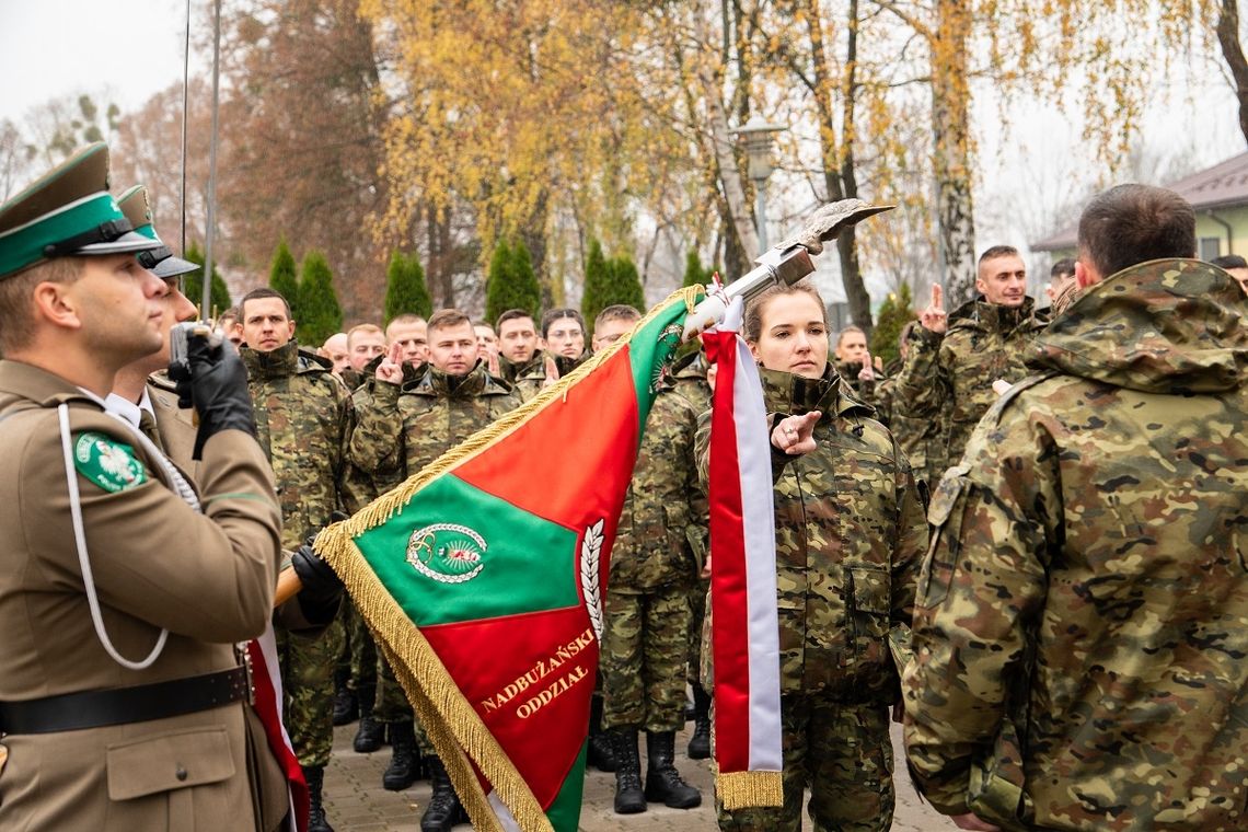 Chełm. Pogranicznicy ślubowali. Dostali też awanse i odznaczenia [ZDJĘCIA]