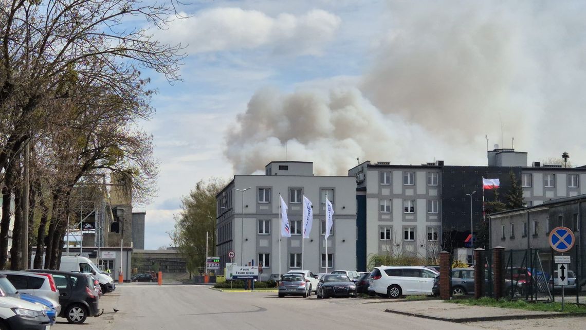 Chełm. Pożar w zakładzie przetwarzania opon przy ul. Fabrycznej. Prezydent zwołał sztab kryzysowy