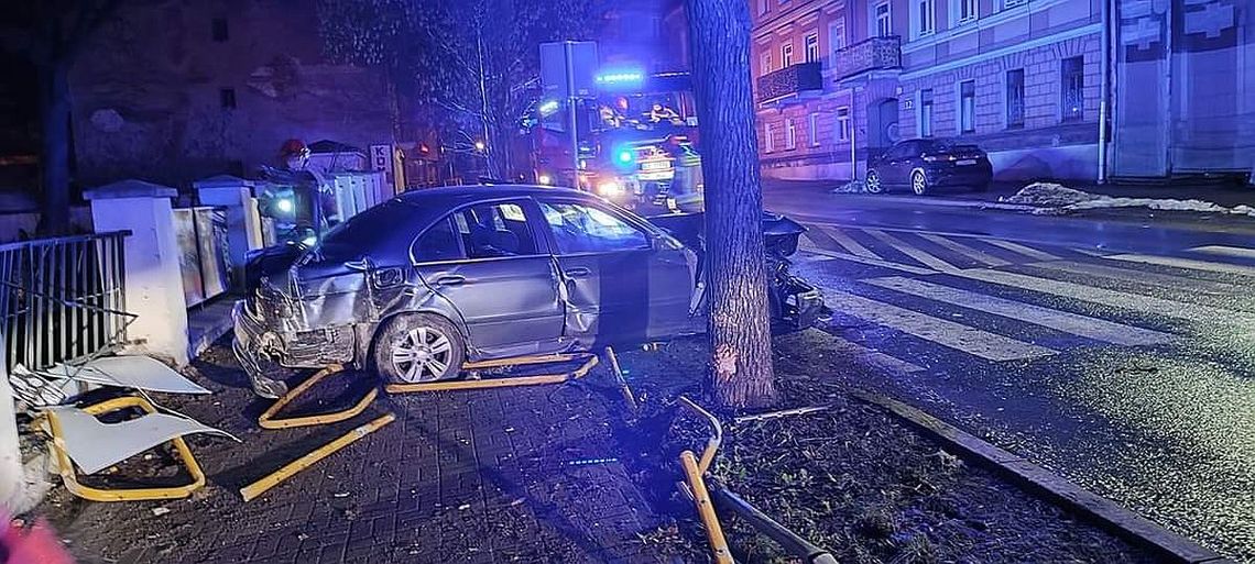 Chełm. Rozbił auto i uciekł pieszo. Ustalają, jak doszło do zdarzenia [ZDJĘCIA]