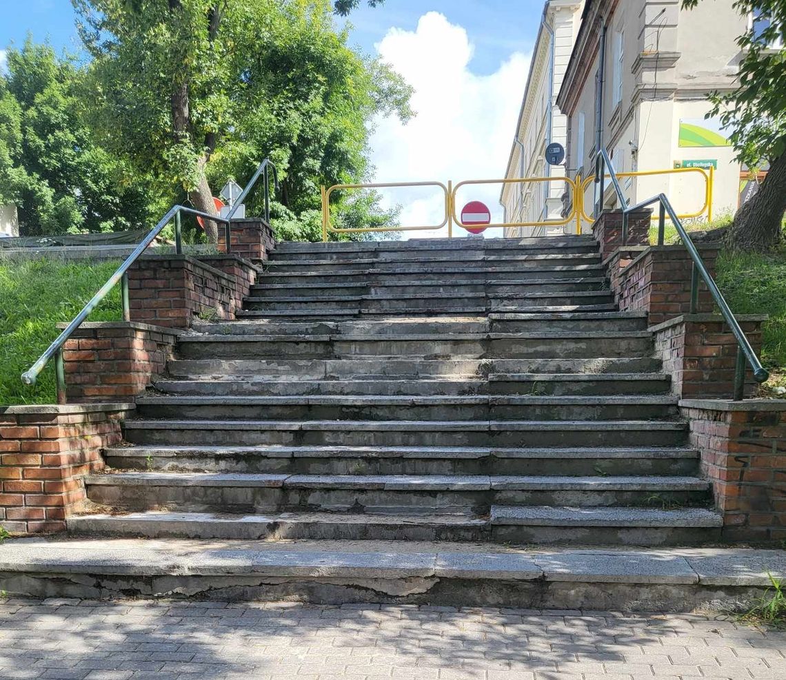 Chełm. Te schody prowadzą do... wypadku! Chełm. Te schody prowadzą do... wypadku!