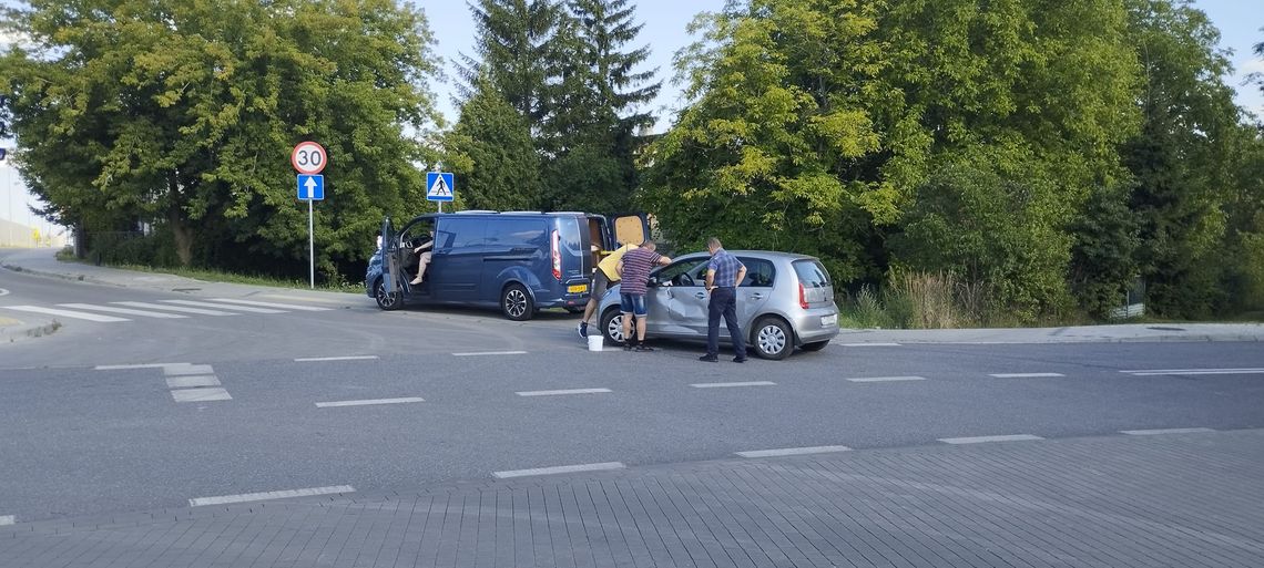 Chełm. Skrzyżowanie budzi kontrowersje. Mieszkańcy łamią przepisy, a miasto ma plan... Chełm. Skrzyżowanie budzi kontrowersje. Mieszkańcy łamią przepisy, a miasto ma plan...