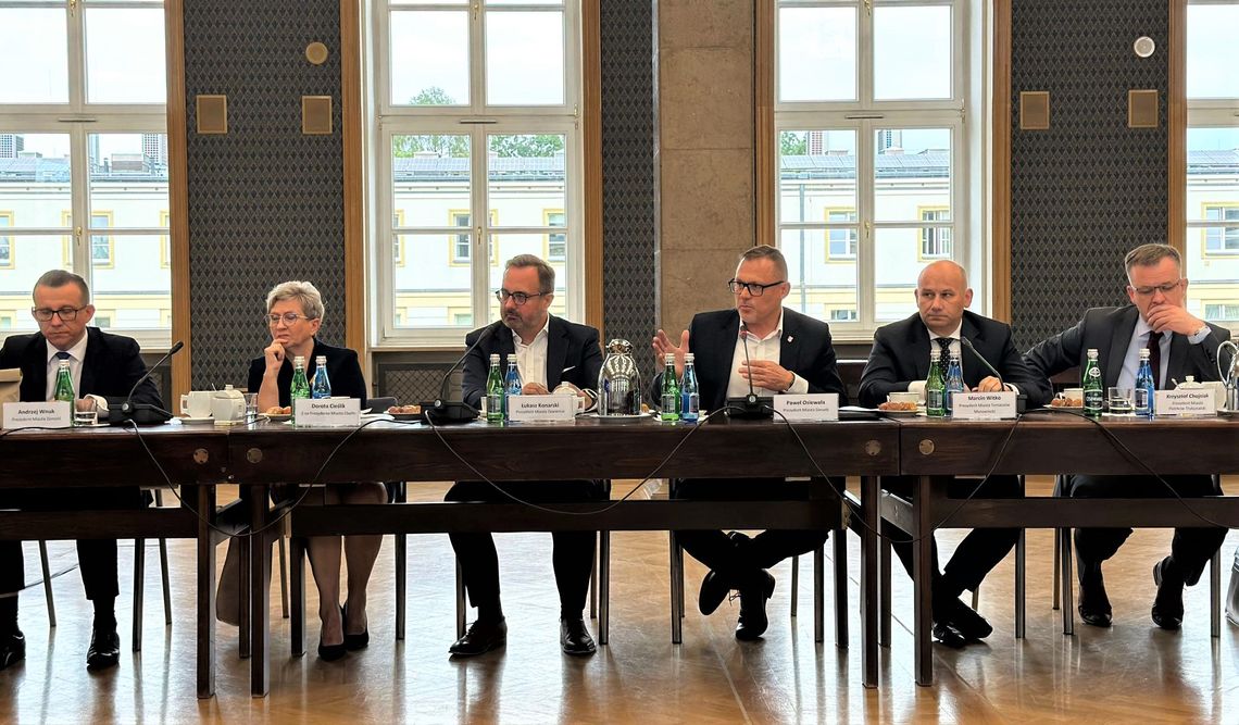 Chełm. Na spotkaniu z premierem rozmawiano o pieniądzach i nie tylko... Chełm. Na spotkaniu z premierem rozmawiano o pieniądzach i nie tylko...