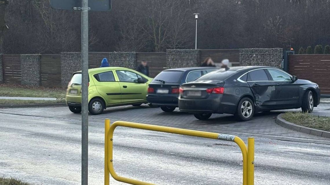 Chełm. Stłuczka za stłuczką. Jest bardzo ślisko!