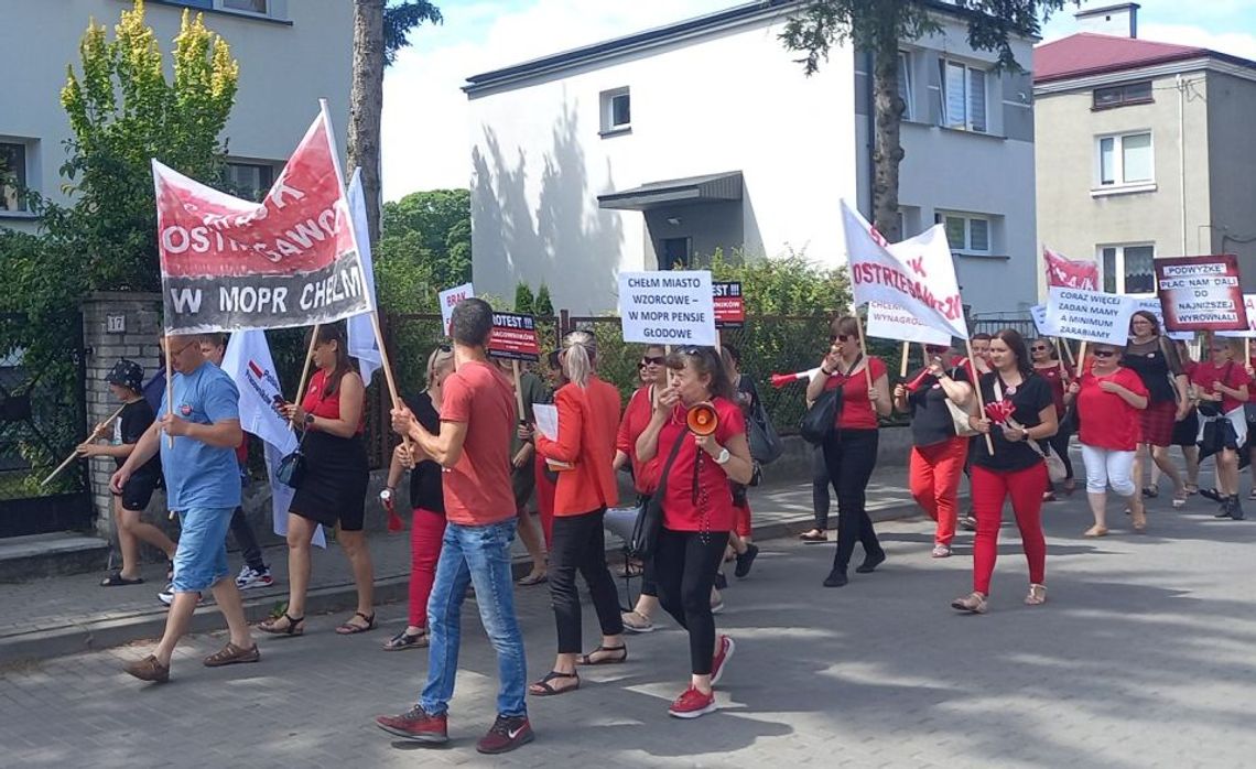Chełm. Strajk ostrzegawczy pracowników MOPR