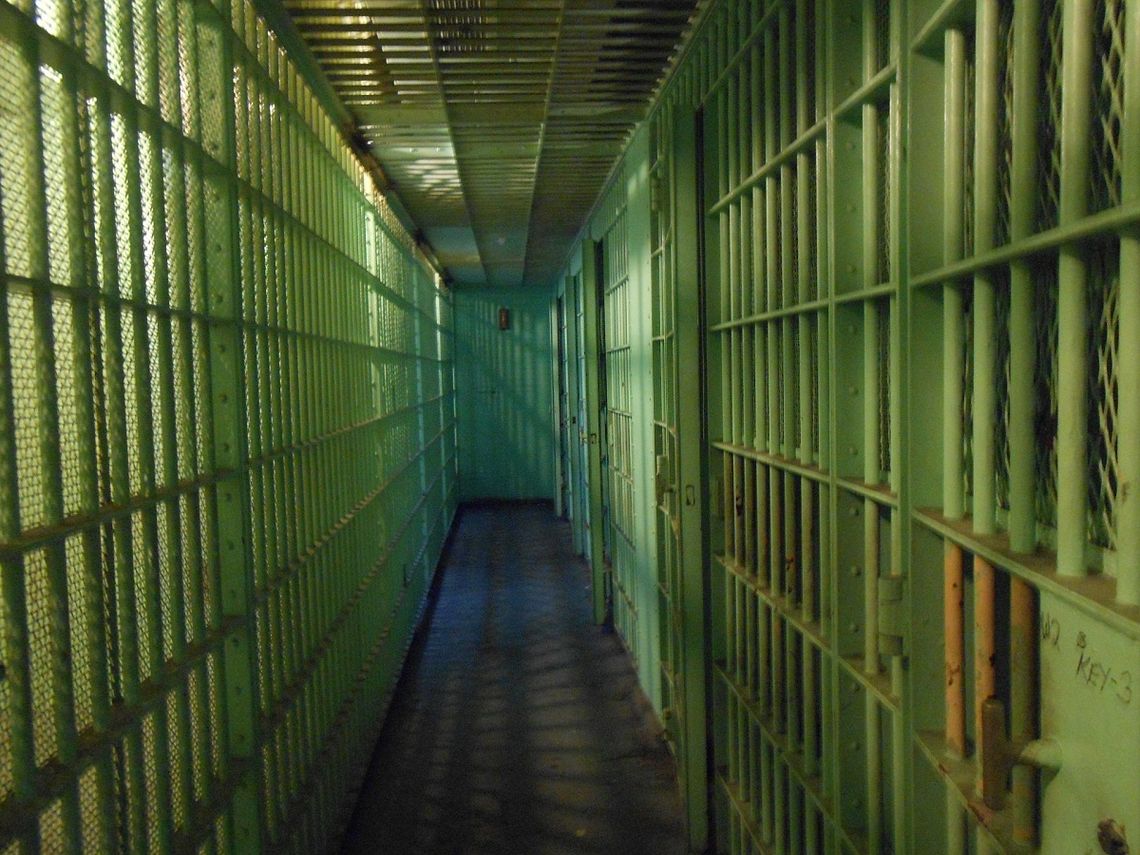 Chełm: Strażnik więzienny niewinny śmierci osadzonego
