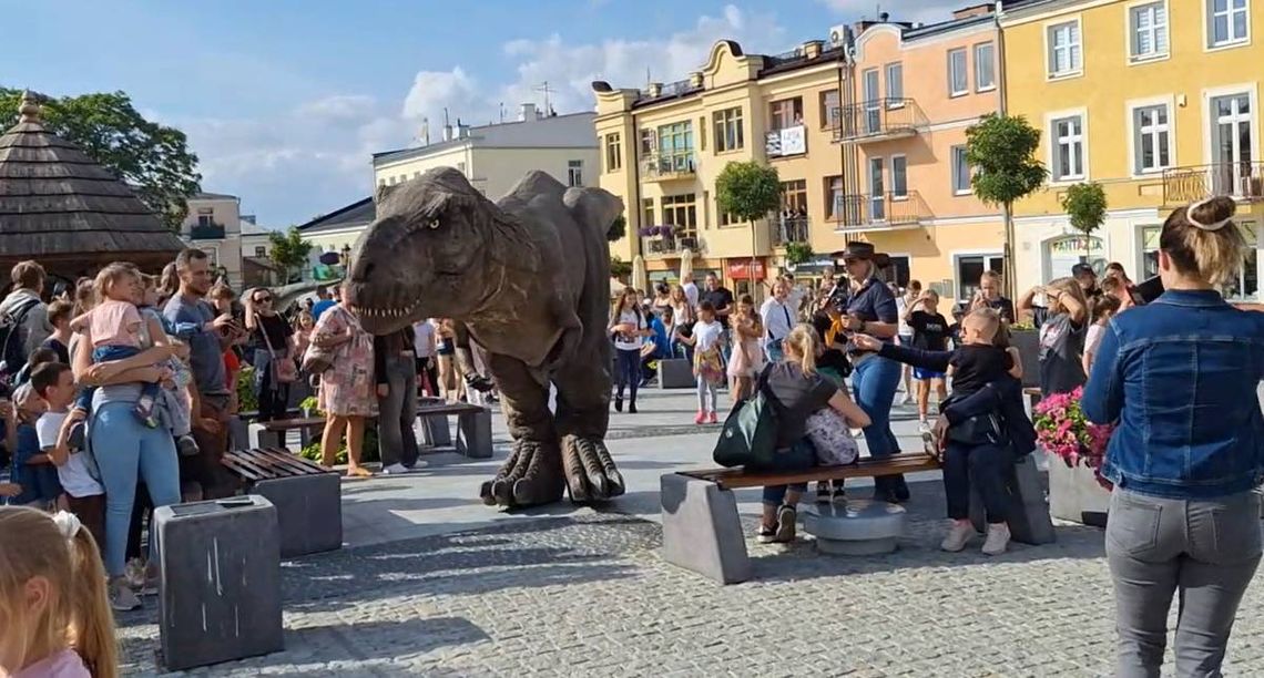 Chełm świętował Narodowy Dzień Sportu z dinozaurami! [ZDJĘCIA]