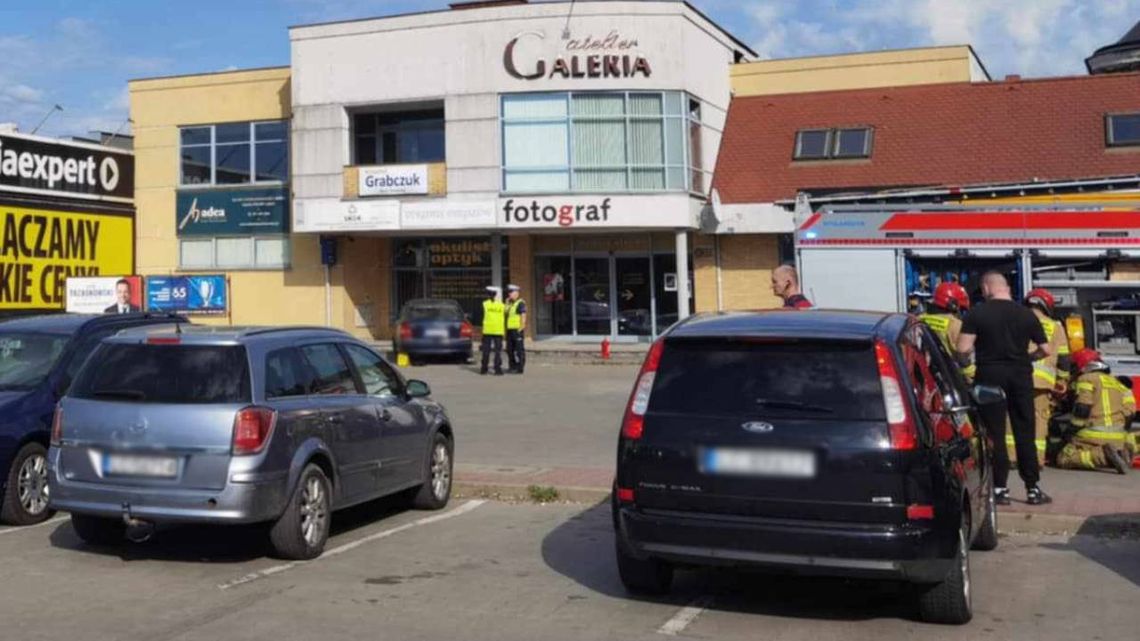 Chełm. Szokujące zachowanie mężczyzny na parkingu przy Galerii Atelier. Interweniowała policja Chełm. Szokujące zachowanie mężczyzny na parkingu przy Galerii Atelier. Interweniowała policja