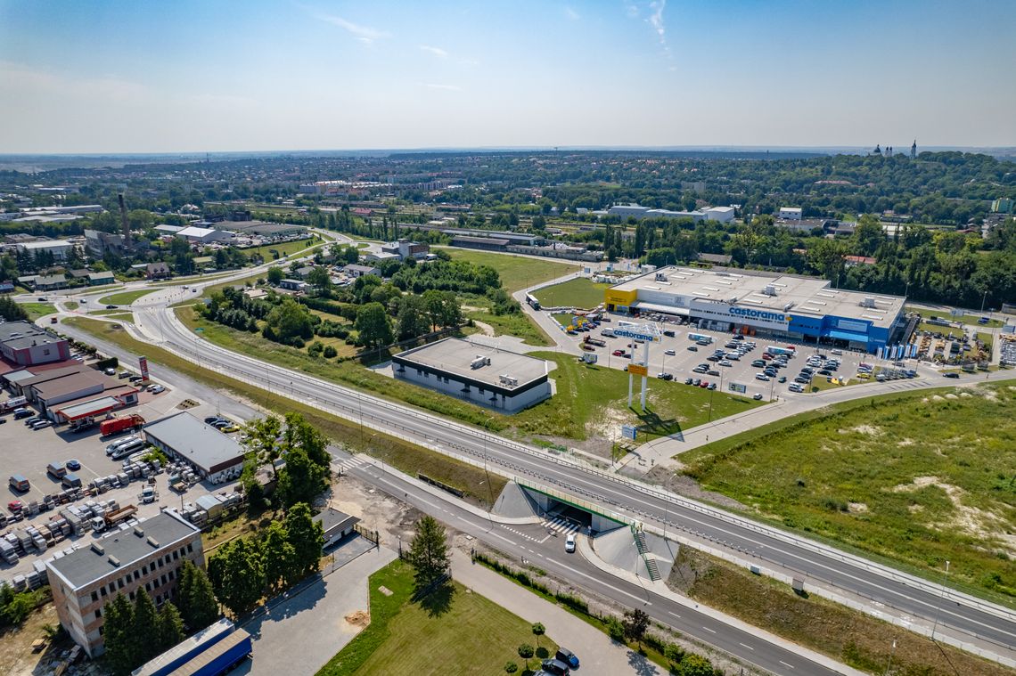 Chełm. TIR-y skracają drogę i niszczą nawierzchnię