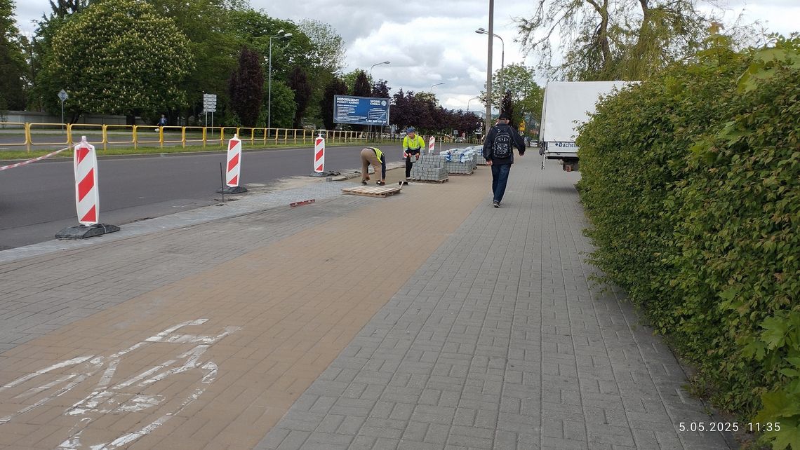 Ekspresowe naprawy zatok przystankowych w Chełmie. Mieszkańcy zaskoczeni tempem i brakiem zapowiedzi