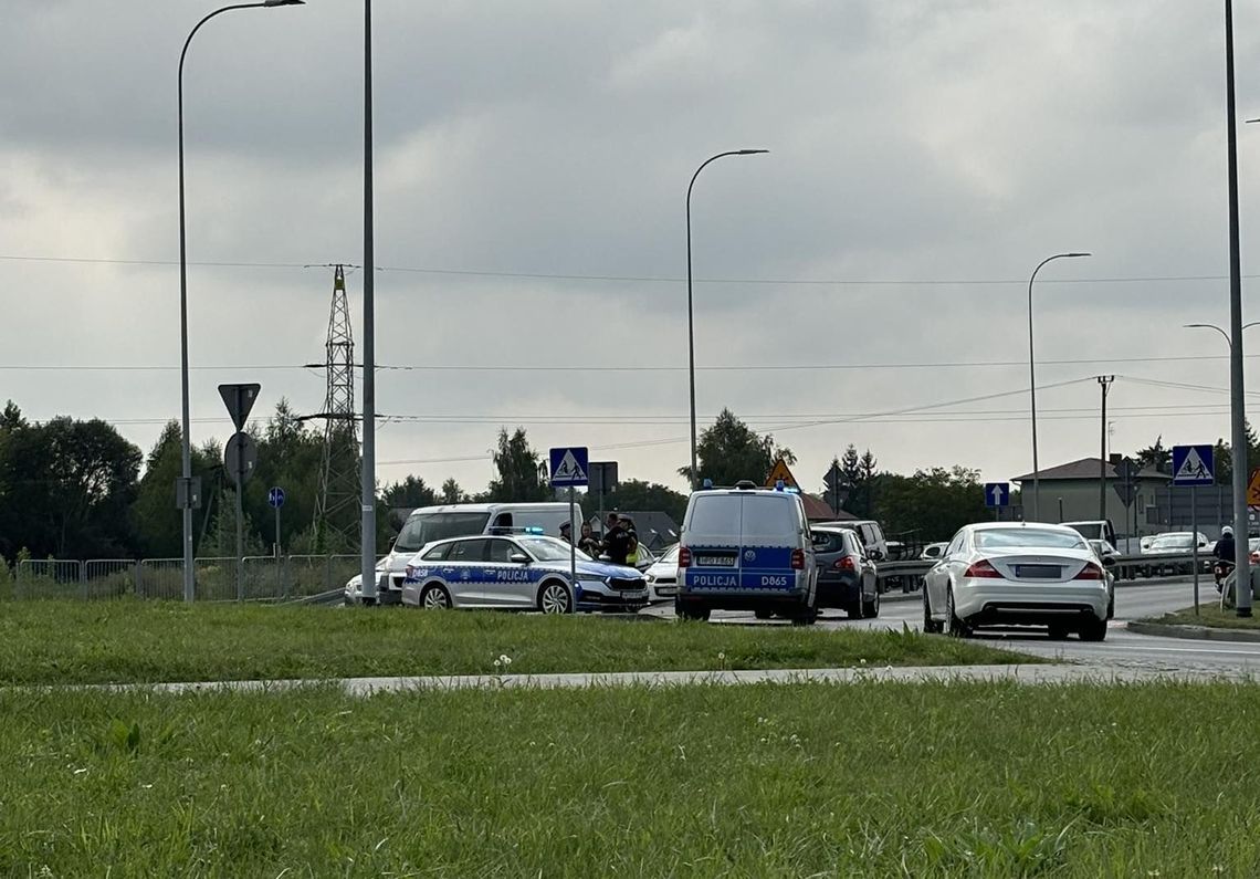 Chełm. Uwaga kierowcy! Wypadek na rondzie ZWiN! Są utrudnienia w ruchu!