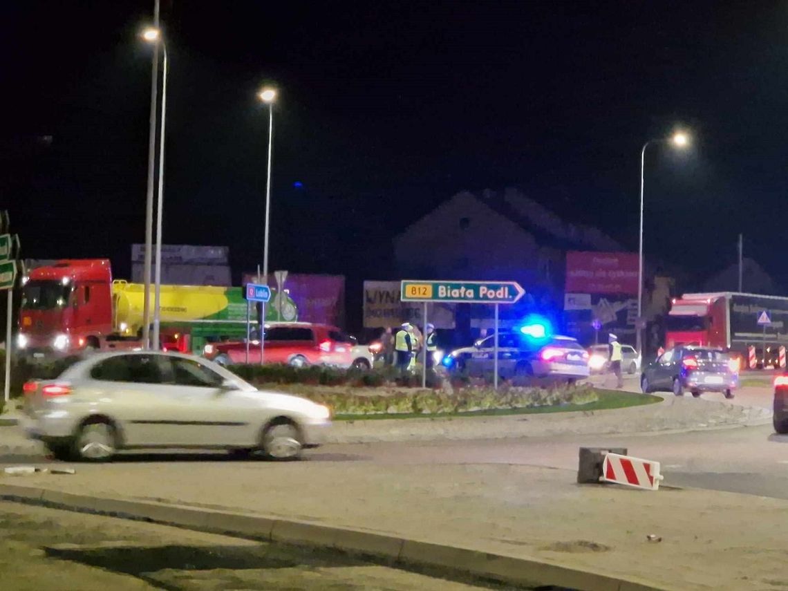 Chełm. UWAGA! Korków na Rejowieckiej ciąg dalszy. Na rondzie Dmowskiego doszło do kolizji... [FILM]