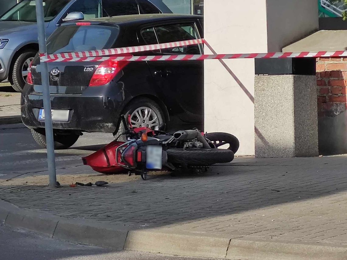 Chełm. UWAGA! Zderzenie motocyklisty z osobówką na ul. Lwowskiej! Ruch utrudniony!