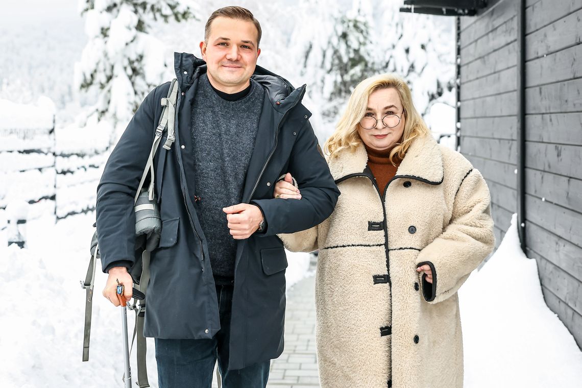 Chełm w ogólnopolskiej telewizji. Lokalni przedsiębiorcy w walce o tytuł najlepszego gospodarza Grzegorz i Iza Jakimiak od lat rozwijają rodzinny biznes, łącząc pasję do kulinariów i rybołówstwa z turystyką. Ich Chatka Pradziadka w Żółtańcach-Kolonii już wkrótce zostanie oceniona w programie Bitwa o gości.