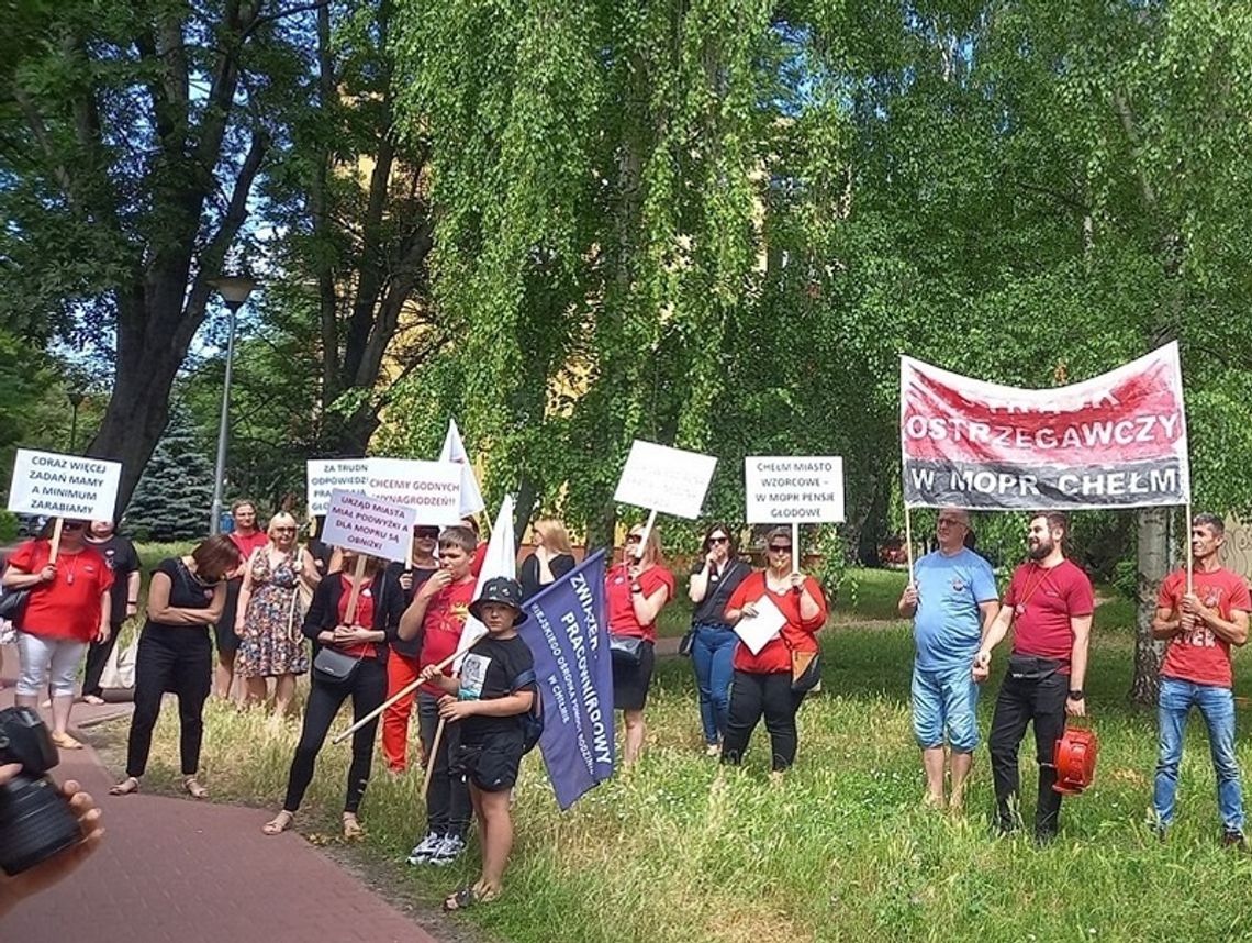 Chełm: Walka pracowników MOPR-u trwa. Liczą na pomoc parlamentarzystów.