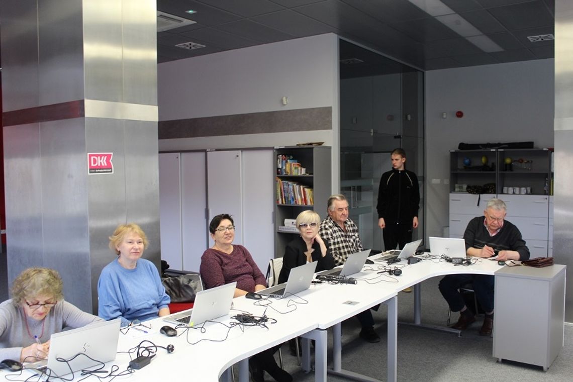 Chełm: Warsztaty komputerowe dla seniorów rozpoczęte [ZDJĘCIA]