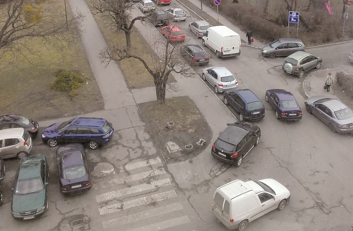 Chełm: Więcej parkingów pod Gmachem?