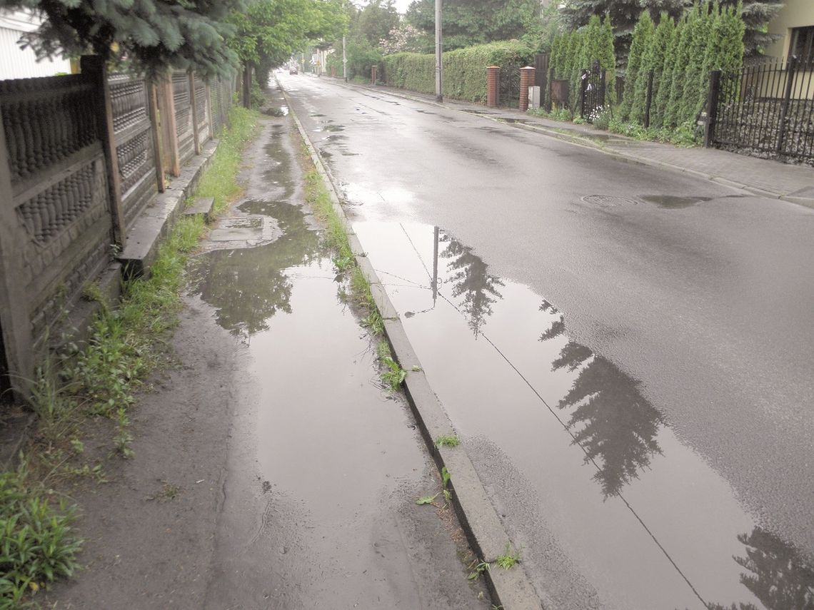 Chełm: Wyjątkowo mokry chodnik Chełm: Wyjątkowo mokry chodnik