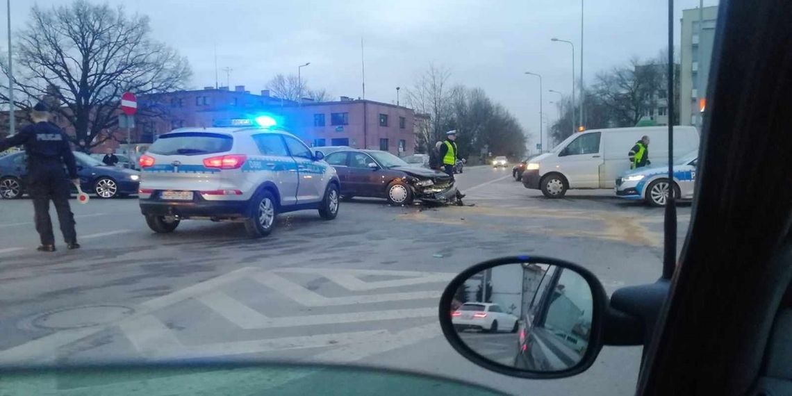 Chełm. Zderzenie dwóch aut przed dworcem kolejowym