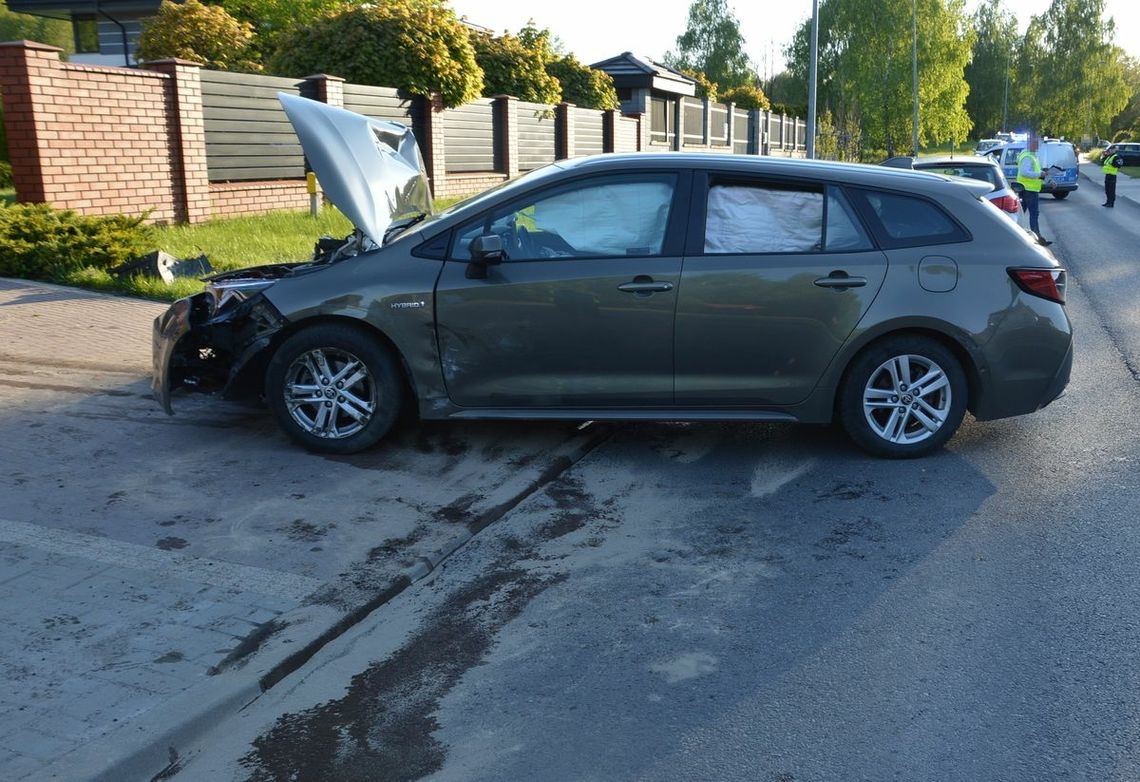 Chełm. Zderzyli się przy wyprzedzaniu. Trzy osoby w szpitalu