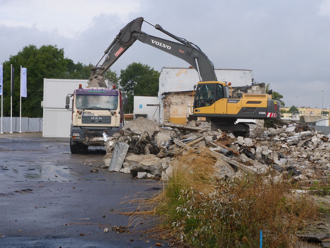 Chełm. Zmiany w organizacji ruchu na Lwowskiej. Potrwają 18 miesięcy! Gruzowisko na placu budowy na terenie dawnego dworca PKS w Chełmie