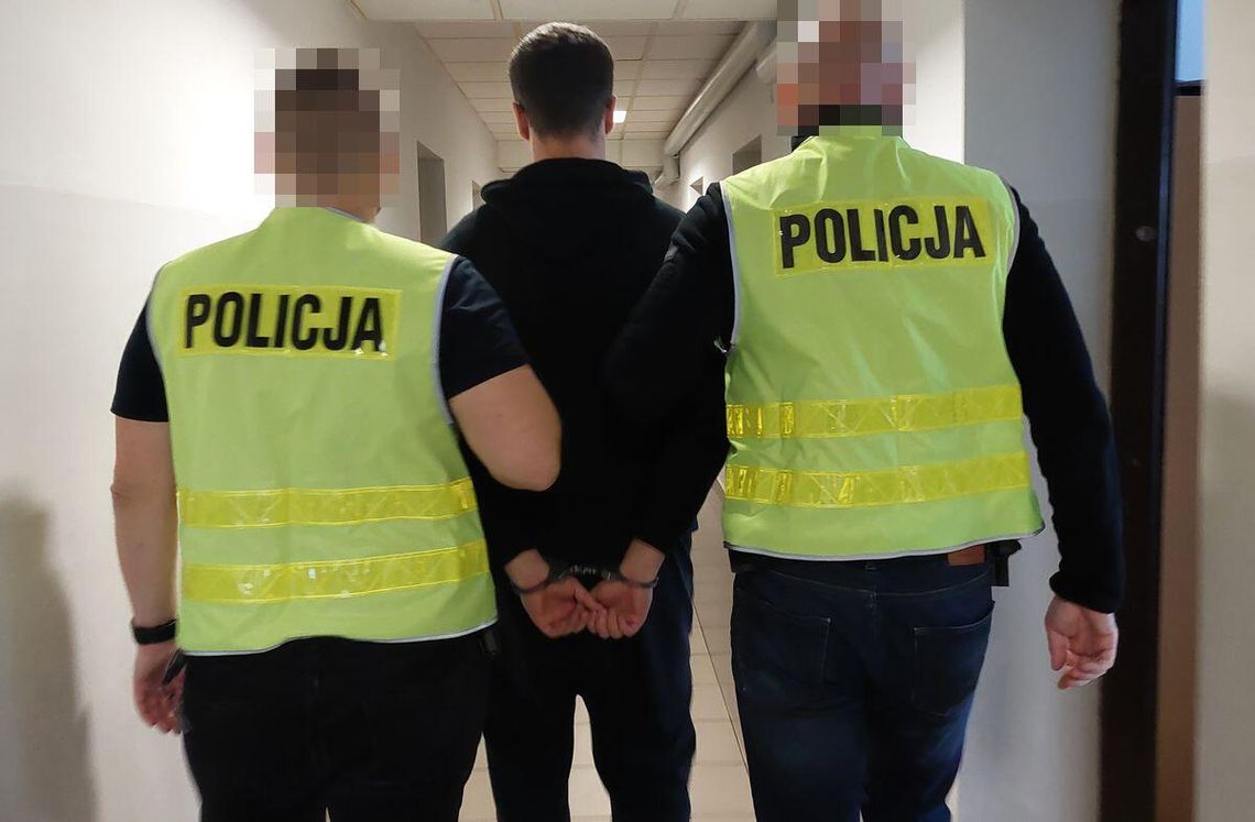 Chełmscy kryminalni zatrzymali ściganego listem gończym. Chciał zwiać przez okno Chełmscy kryminalni zatrzymali 25 listopada ściganego listem gończym. Chciał zwiać przez okno