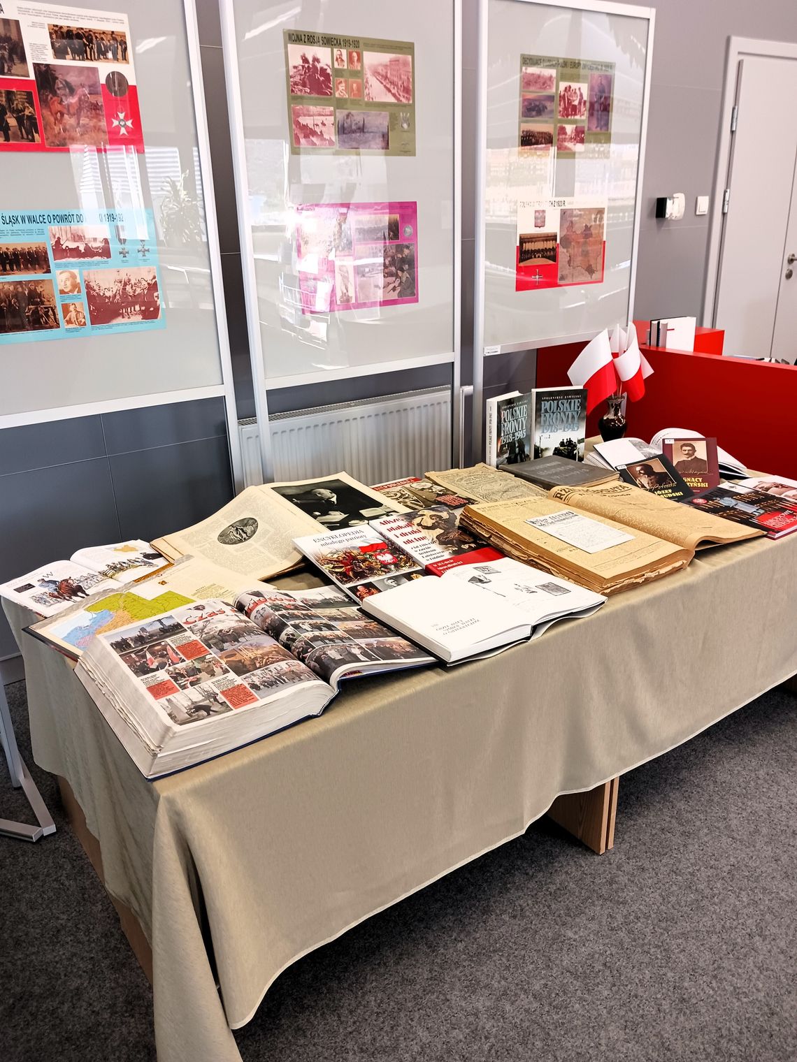 Chełmska Biblioteka Publiczna zaprasza na wystawę z okazji odzyskania niepodległości