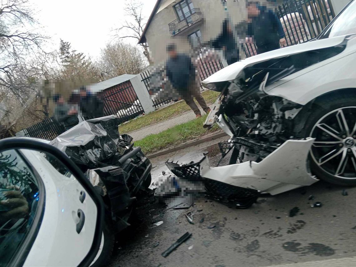 Chwila nieuwagi, trzy rozbite auta. Zderzenie w Pokrówce