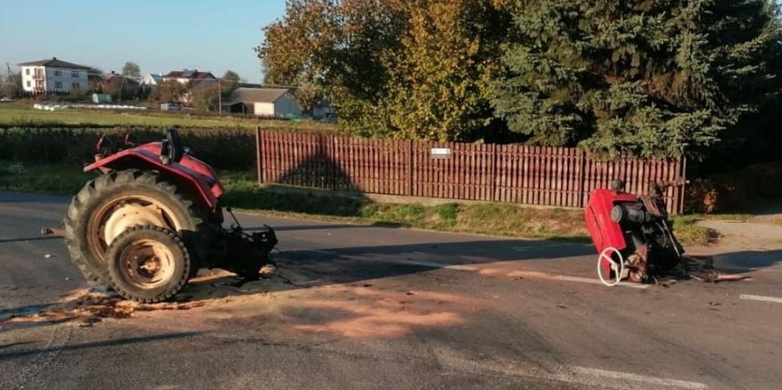 Ciągnik rozpadł się na dwie części. 93-latek zabrany do szpitala. Nie miał prawka