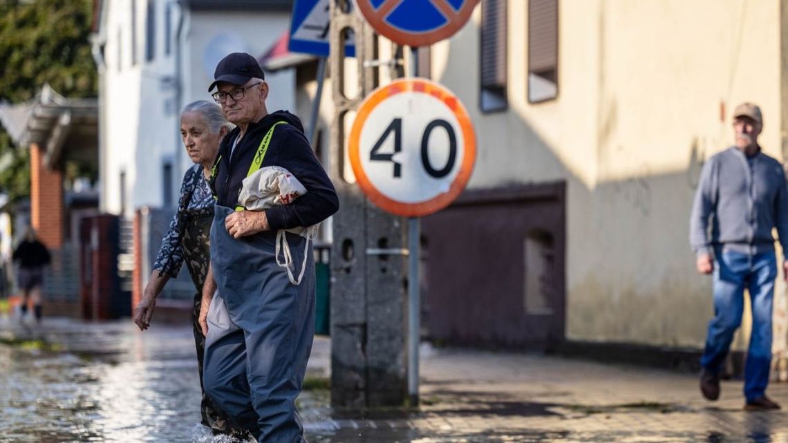 KRAJ. Co dalej z powodzią? Teraz wszyscy patrzą na stan Wisły