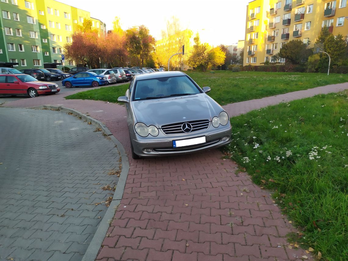 Creative parking, czyli jak postawić auto, nie myśląc o innych...