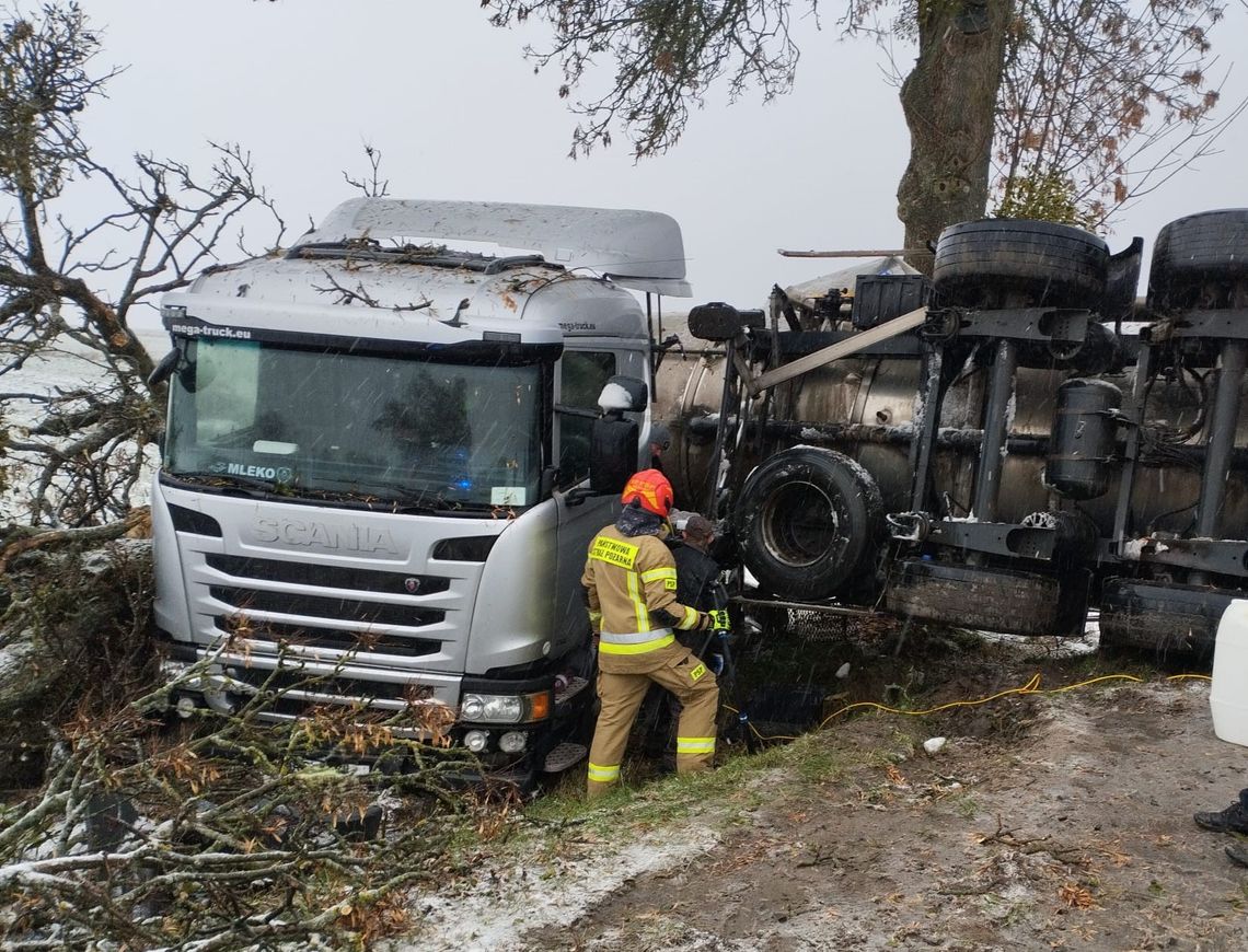 Cysterna w rowie, bus się zatrzymał, a opel wjechał mu w tył