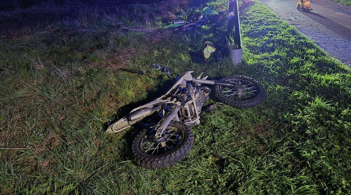 Czołowe zderzenie nastolatków na crossach. Obaj trafili do szpitala Czołowe zderzenie nastolatków na crossach. Obaj trafili do szpitala