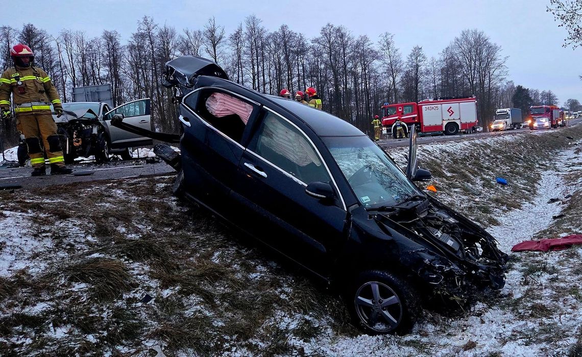 Zderzyły się trzy samochody. Cztery osoby ranne [ZDJĘCIA]