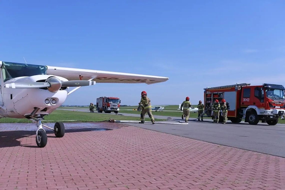 Depułtycze Królewskie. Chwile grozy na lotnisku. Cessna lądowała bez podwozia [FILM]