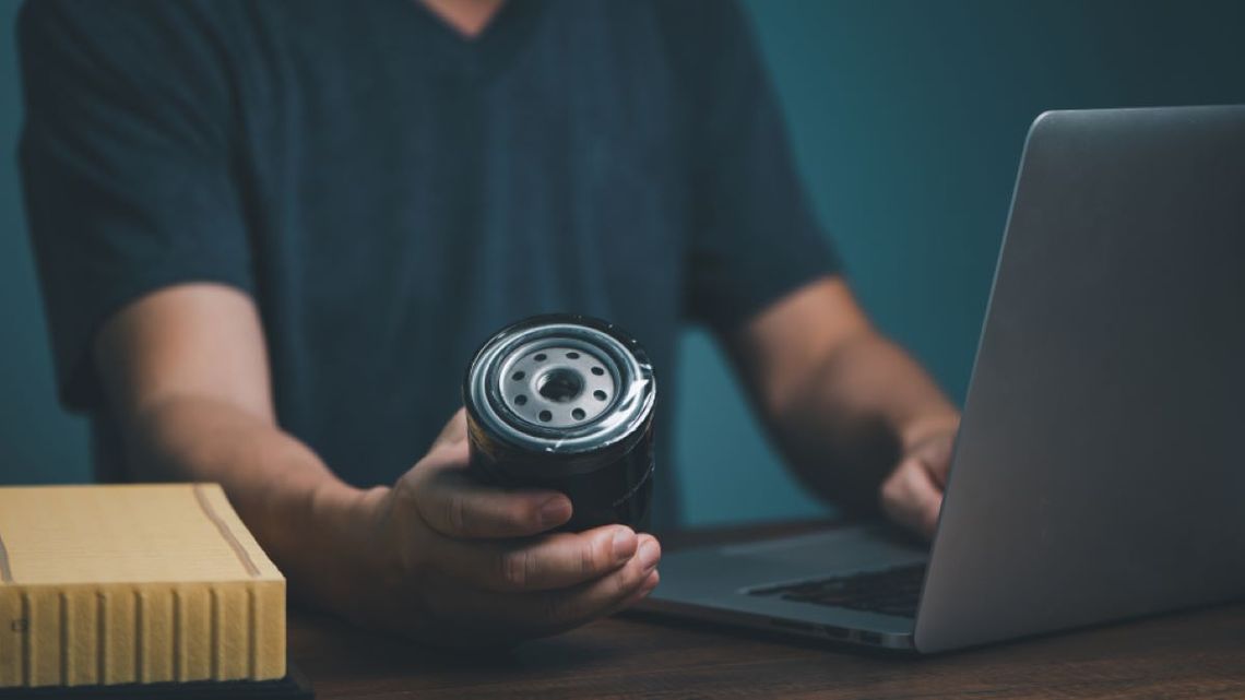 Dlaczego warto kupować części samochodowe w internecie