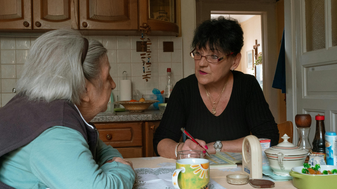 Dochody w dół, wiek w górę. Mniej osób skorzysta z bonu senioralnego