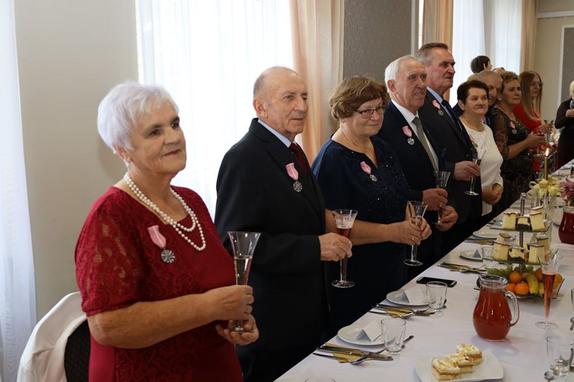 Doczekali złotych godów. Życzyli im kolejnych jubileuszy [ZDJĘCIA]