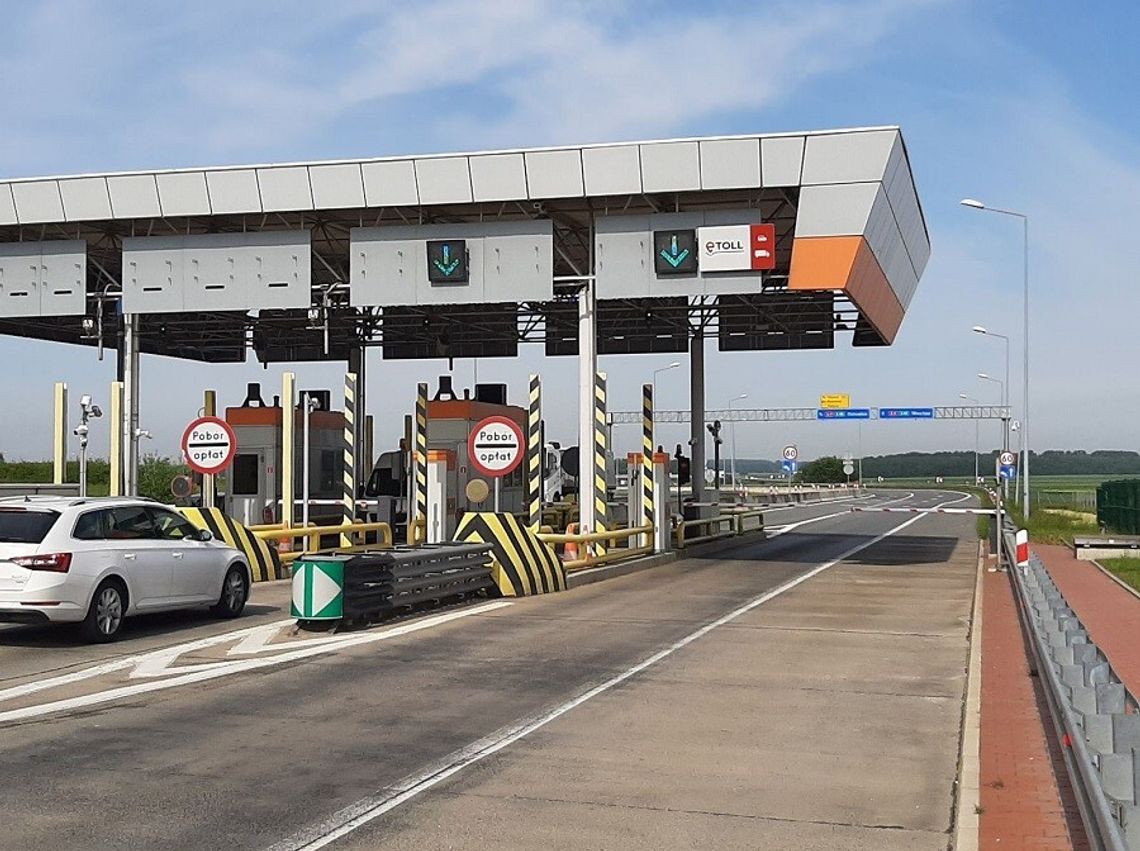 77 naruszeń e-TOLL w jednym autokarze. Ukraiński przewoźnik po kontroli na granicy zapłaci ponad 115 tys. zł
