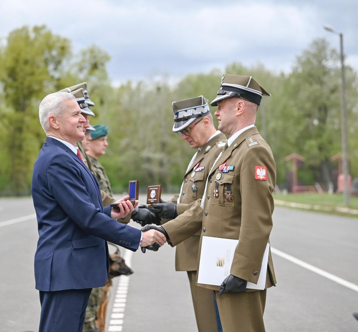 Dyrektor włodawskiego ZSZ nr 1 i II LO odznaczony medalem Wojsk Inżynieryjnych
