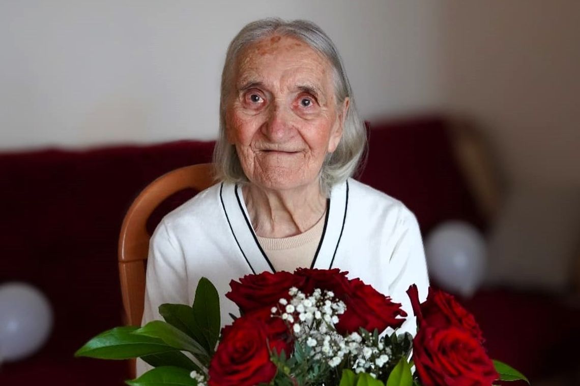 Gm. Wojsławice. Dziewczynka, która piekła chleb dla całej rodziny, dziś obchodzi setne urodziny Historia pani Janiny to opowieść o sile, rodzinie i niezwykłej pogodzie ducha