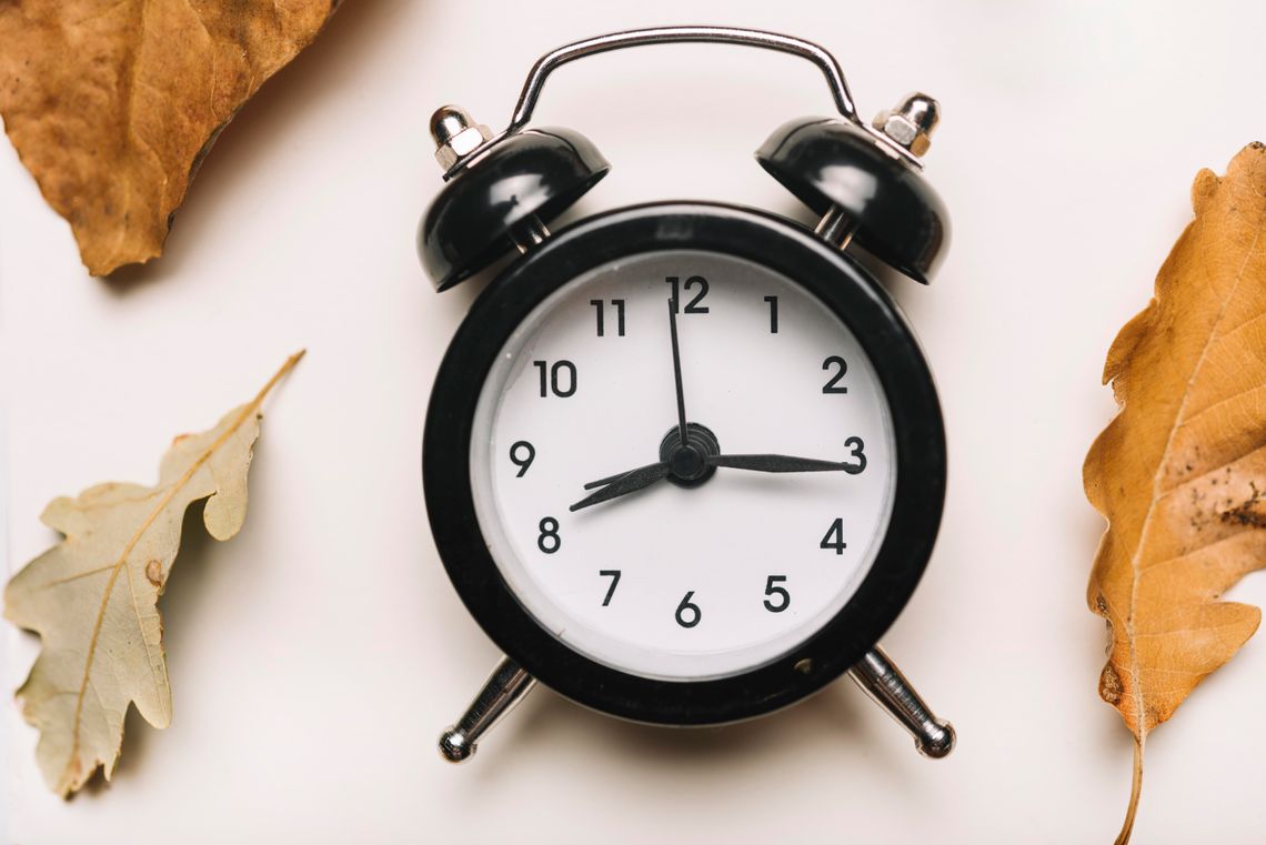 Dziś spaliśmy godzinę dłużej. Tej nocy zmienił się czas na zimowy